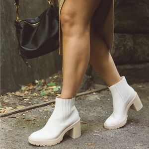 Dolce Vita white Caster H2O Booties waterproof size 8.5 new